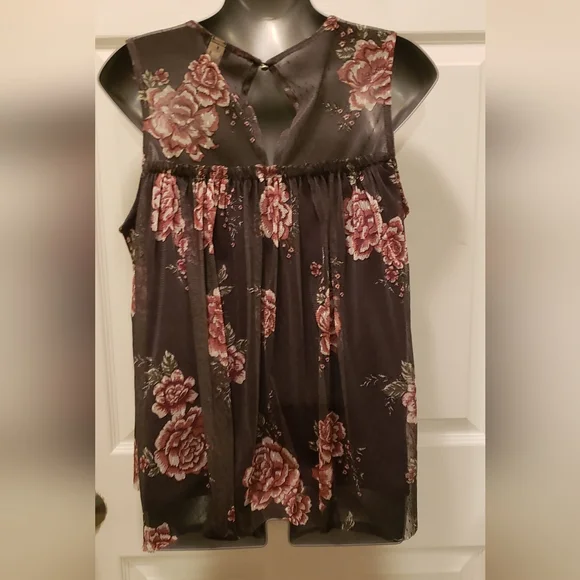 Torrid sleeveless blouse -size 12 - Picture 3 of 5